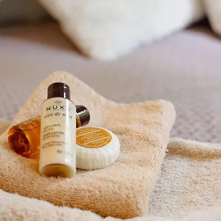 Central, Calme Avec Parking Daire